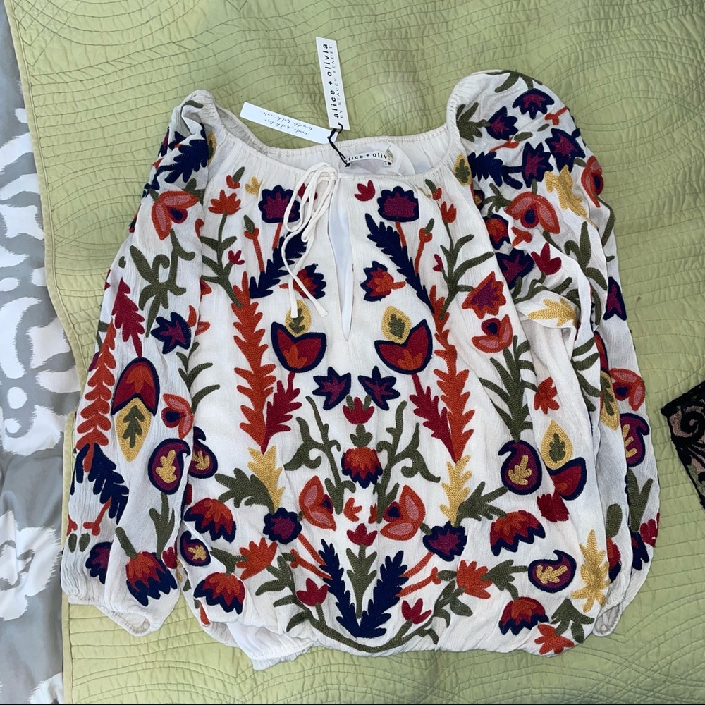 NWT ✨ Alice and Olivia Floral Blouse